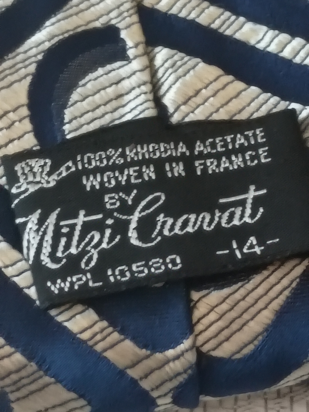 Mitsi Cravat Silk-Blend Neck Tie in Navy and Cream